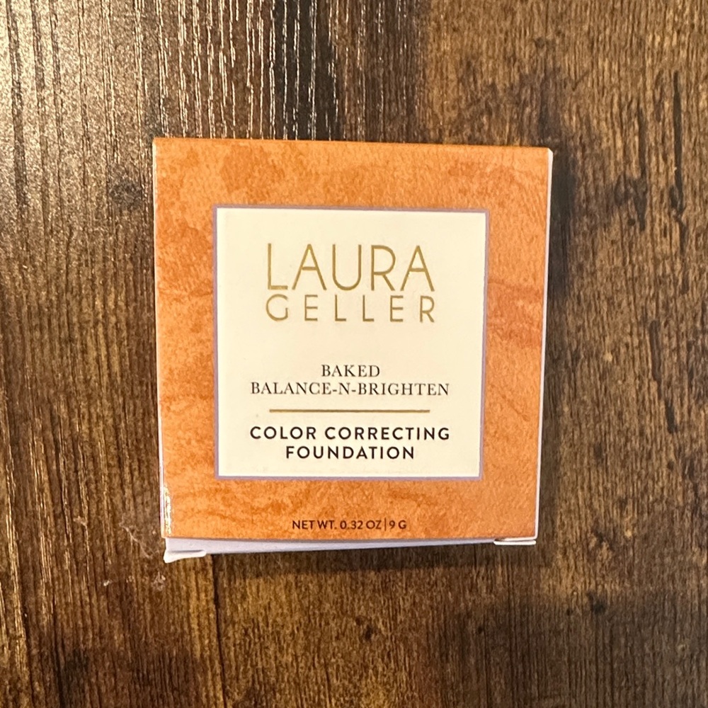 Laura Geller Baked Balance-n-Brighten Color Correcting Foundation. Golden Medium